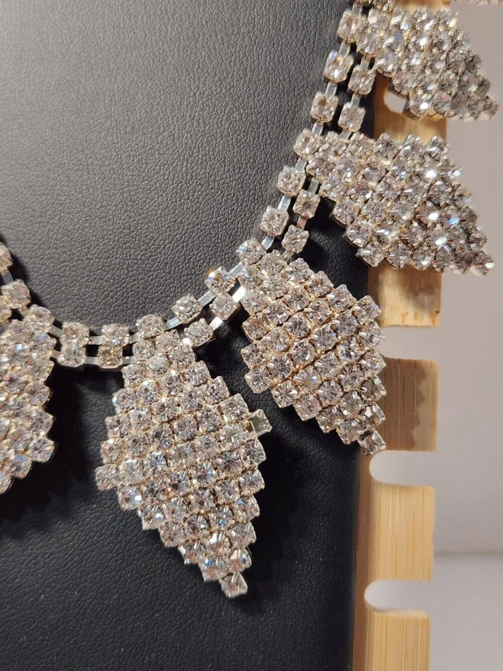 Vid Retired Shop LC Silver Rhinestone Leaf Bib NWOT Statement Bridal Necklace